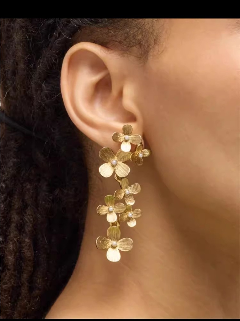 Oscar de la Renta • Gold Hydrangea Crystal Pearl Cascade Earrings - Picture 10 of 10